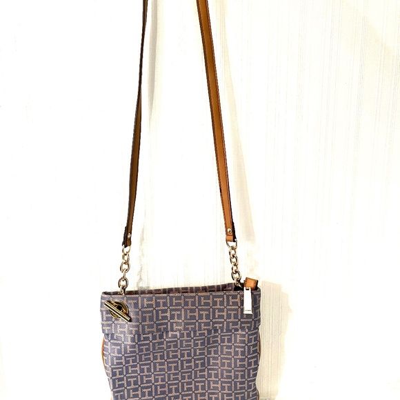 🎄. Cute Tommy Hilfiger Blue/Grey Fabric Crossbody Bag - Picture 5 of 10